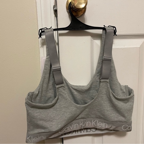 Calvin Klein unlined bralette with flexi wire. - Picture 4 of 4